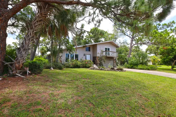 Sarasota, FL 34233,5667 Creekwood Dr