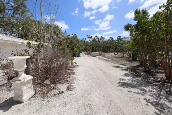 Siesta Key Cir, Sarasota, FL 34242