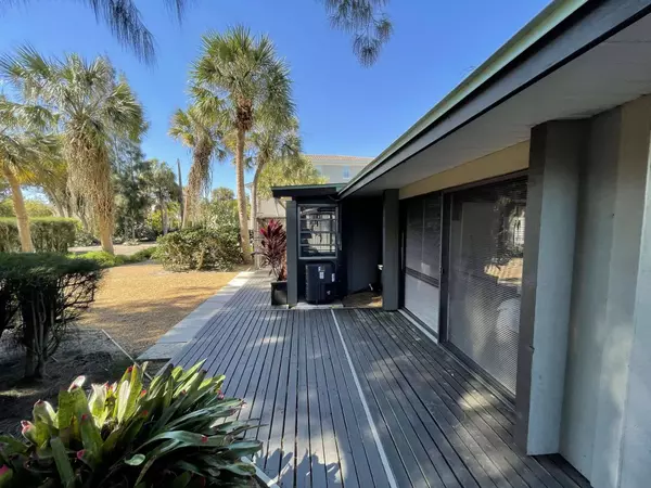 Siesta Key Cir, Sarasota, FL 34242