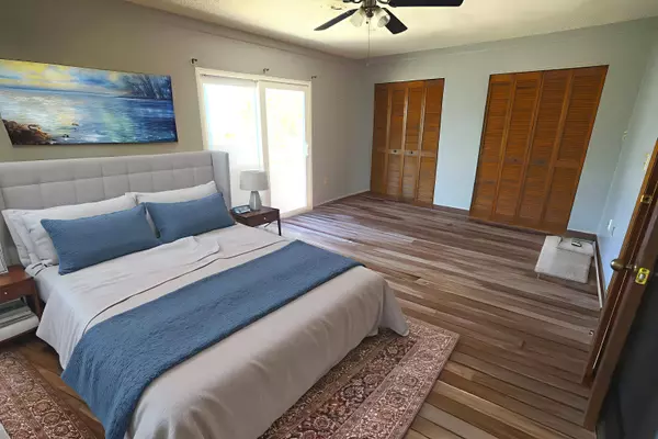 5667 Creekwood Dr, Sarasota, FL 34233