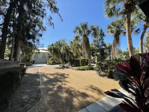 4959 COMMONWEALTH DR, Sarasota, FL 34242