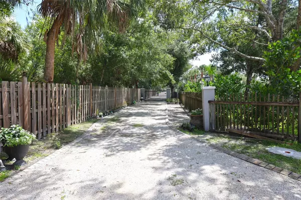 500 SUFFOLK CIR, Nokomis, FL 34275