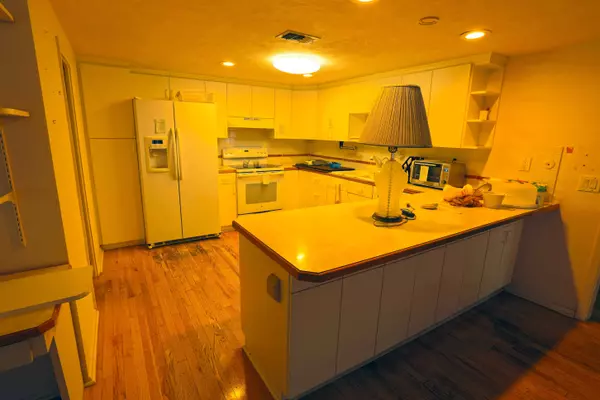 3037 Goldenrod St, Sarasota, FL 34239-5608