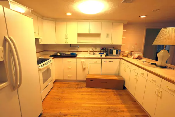 3037 Goldenrod St, Sarasota, FL 34239-5608