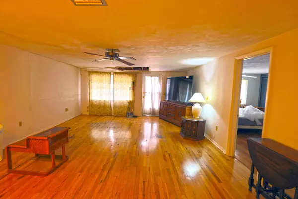 3037 Goldenrod St, Sarasota, FL 34239-5608