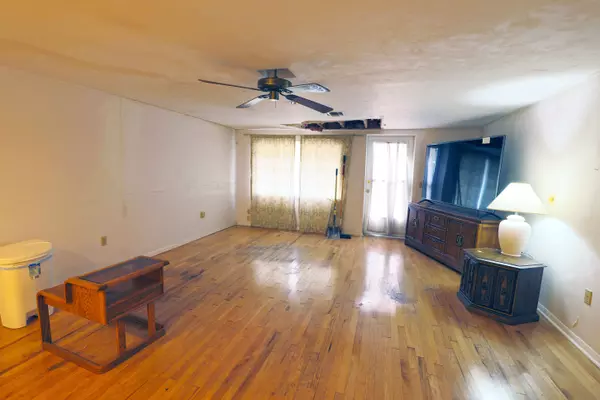 3037 Goldenrod St, Sarasota, FL 34239-5608