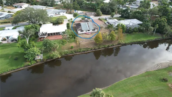 3016 TANGLEWOOD DR, Sarasota, FL 34239