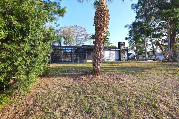 5667 CREEKWOOD DR, Sarasota, FL 34233