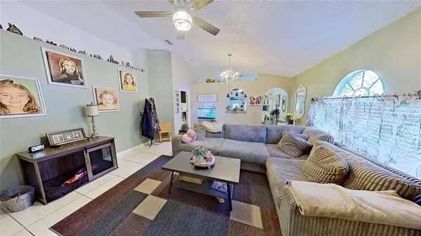 1031 BRENTON LEAF DR, Ruskin, FL 33570