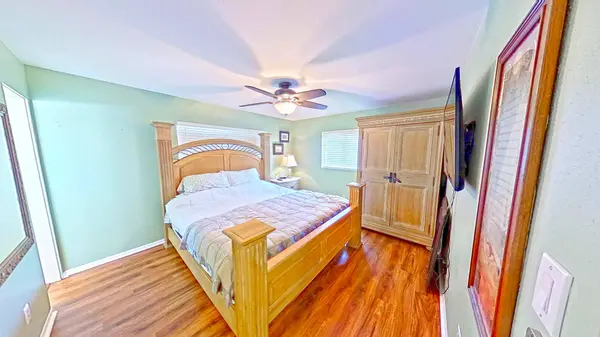 2609 Darwin Ave, Sarasota, FL 34239-4916