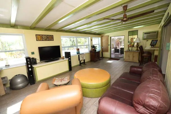 2609 Darwin Ave, Sarasota, FL 34239-4916