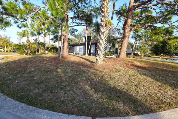 5667 CREEKWOOD DR, Sarasota, FL 34233