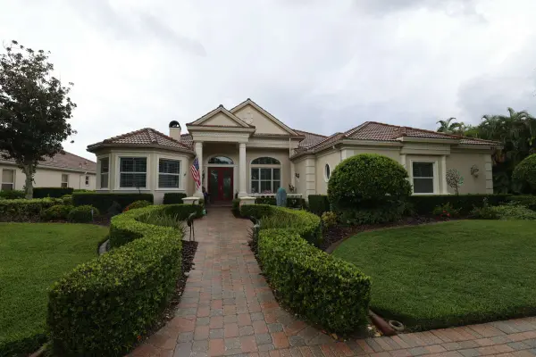 4216 Central Sarasota Pkwy