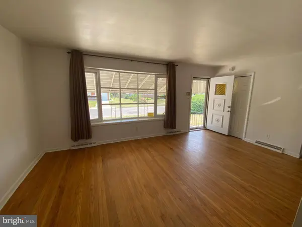 28 FAIRMOUNT DR, Glassboro, NJ 08028