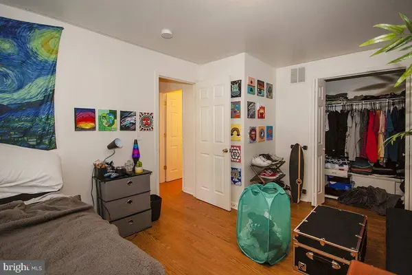10 SHERWOOD LN, Glassboro, NJ 08028