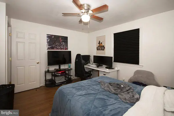10 SHERWOOD LN, Glassboro, NJ 08028