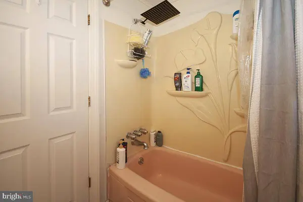 10 SHERWOOD LN, Glassboro, NJ 08028