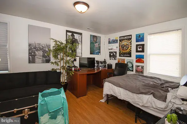 10 SHERWOOD LN, Glassboro, NJ 08028