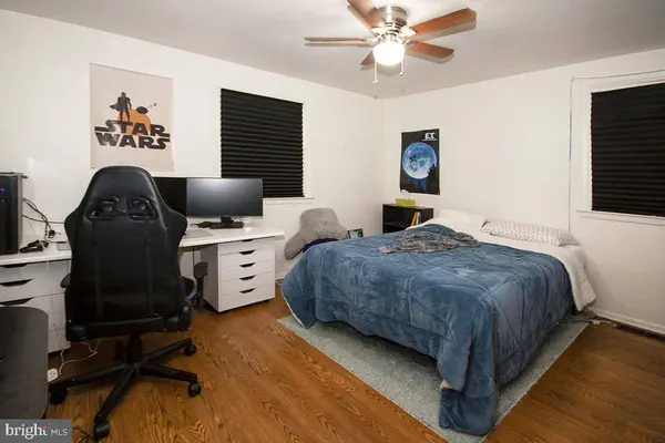 10 SHERWOOD LN, Glassboro, NJ 08028