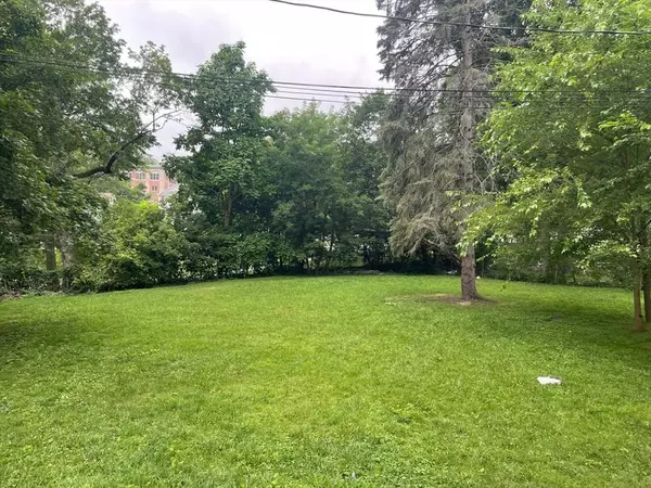 16 Gates St, Worcester, MA 01610