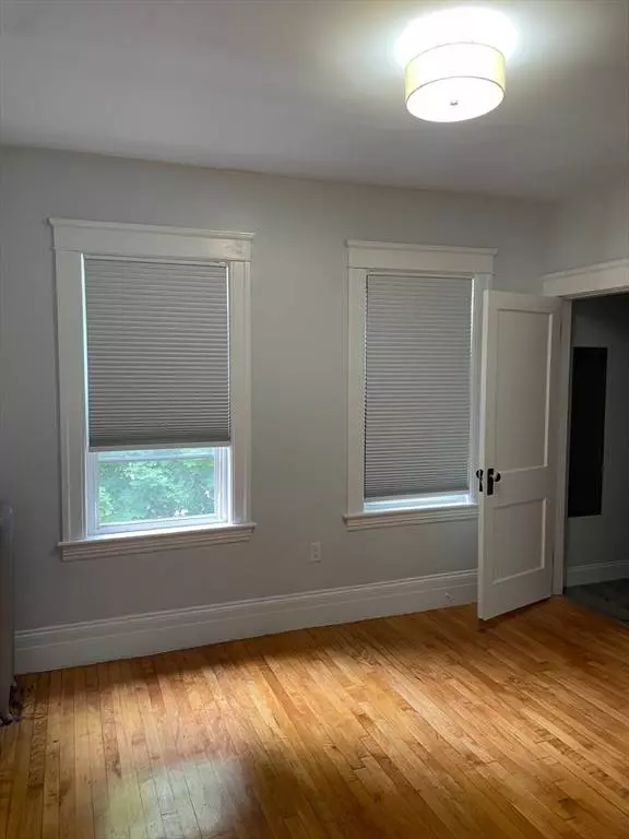 7 Wyman St, Worcester, MA 01610