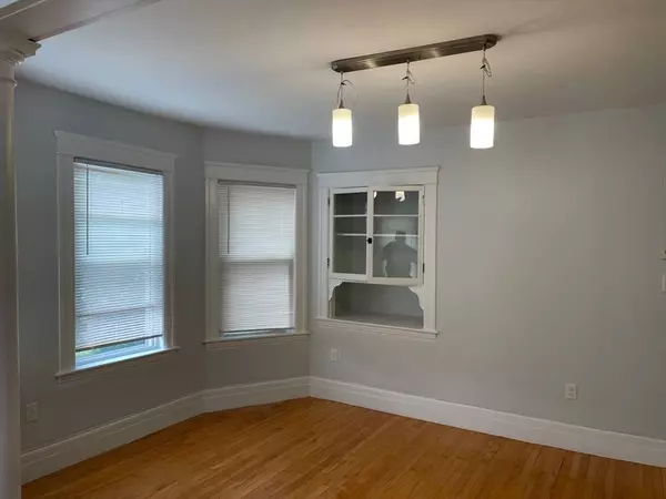 7 Wyman St, Worcester, MA 01610