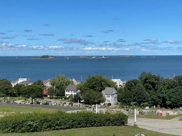 8 Douglas Ave, Hull, MA 02045