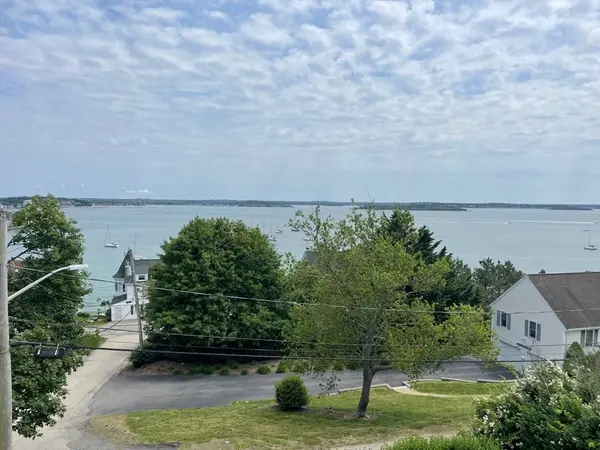 8 Douglas Ave, Hull, MA 02045