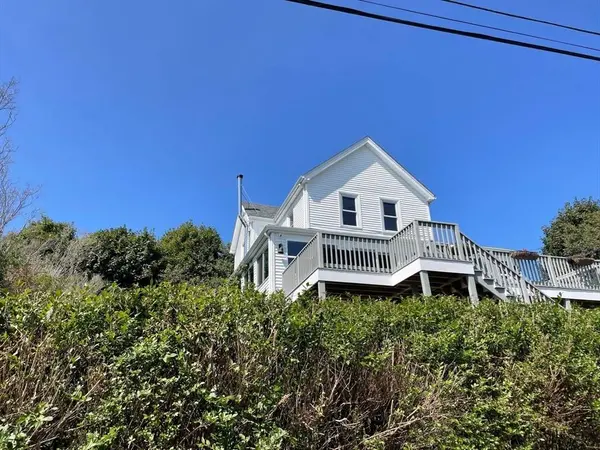 8 Douglas Ave, Hull, MA 02045