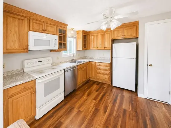 22 Leonard Rd, Framingham, MA 01701