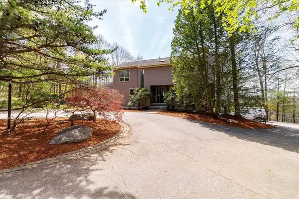 35 Hickory Dr, Worcester, MA 01609