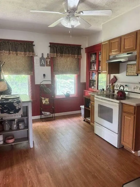 33 Barnes Ave, Worcester, MA 01605