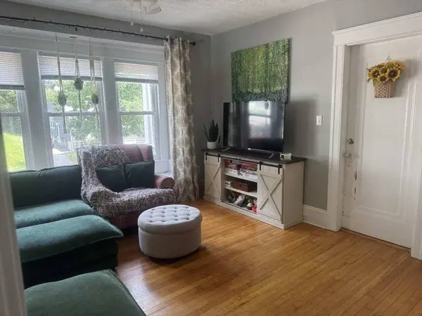 33 Barnes Ave, Worcester, MA 01605