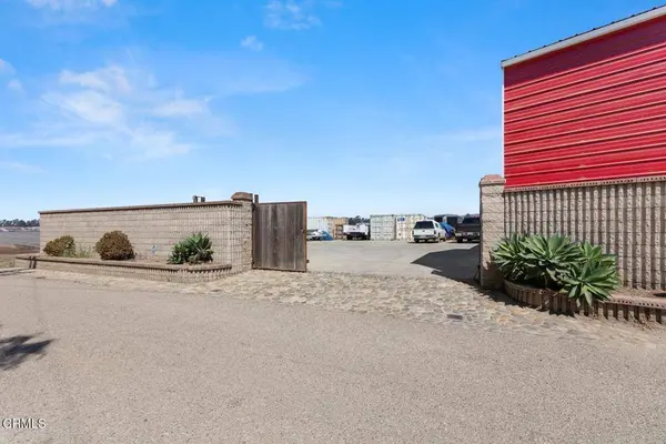 907 Mission Rock RD, Santa Paula, CA 93060