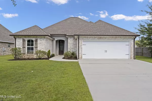 3200 N 9th Street, Ocean Springs, MS 39564