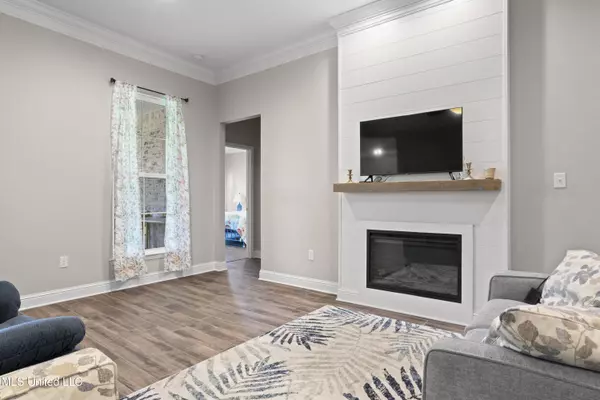 3200 N 9th Street, Ocean Springs, MS 39564