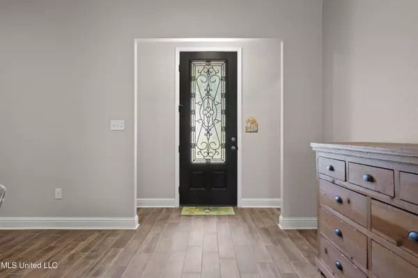 3200 N 9th Street, Ocean Springs, MS 39564