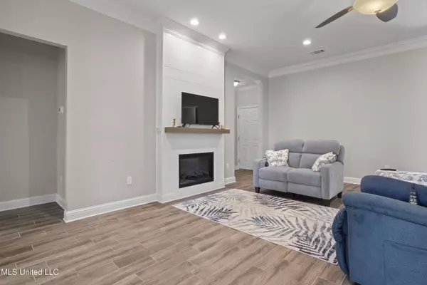 3200 N 9th Street, Ocean Springs, MS 39564