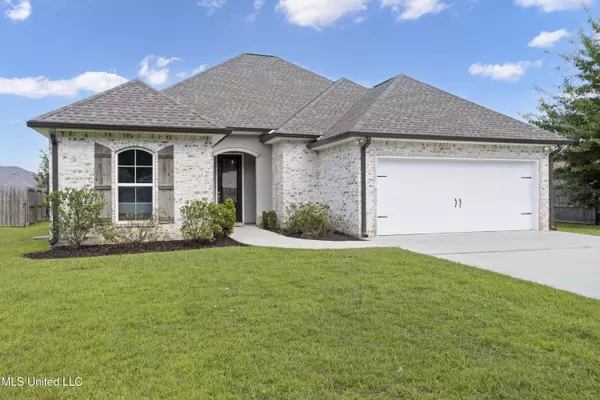 3200 N 9th Street, Ocean Springs, MS 39564