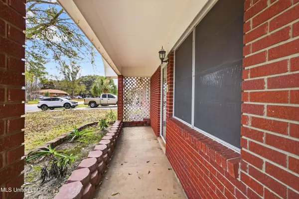 6505 Lancaster Boulevard, Ocean Springs, MS 39564