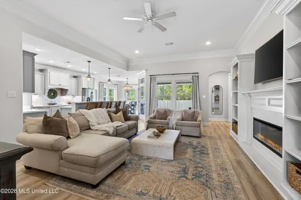 6816 Enclave Lane, Ocean Springs, MS 39564