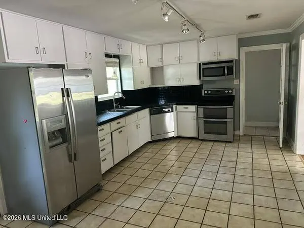 2117 Sandalwood Place, Gautier, MS 39553