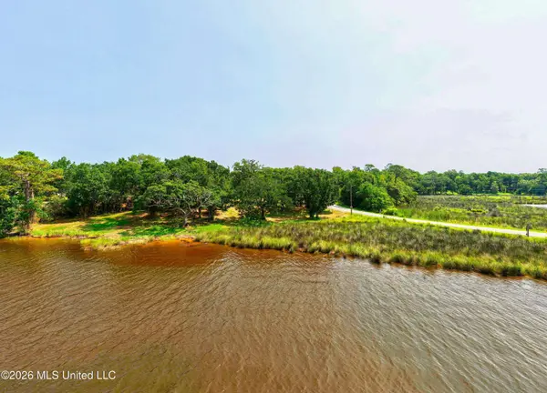 Causeway Drive, Biloxi, MS 39532