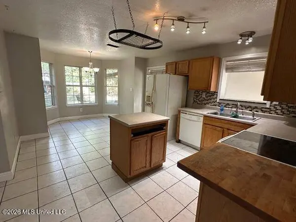 1400 Oak Street, Ocean Springs, MS 39564