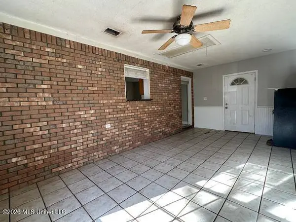 1400 Oak Street, Ocean Springs, MS 39564