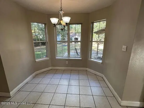 1400 Oak Street, Ocean Springs, MS 39564