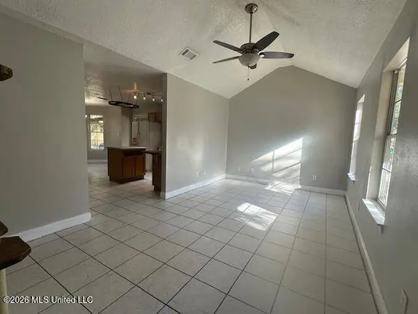 1400 Oak Street, Ocean Springs, MS 39564