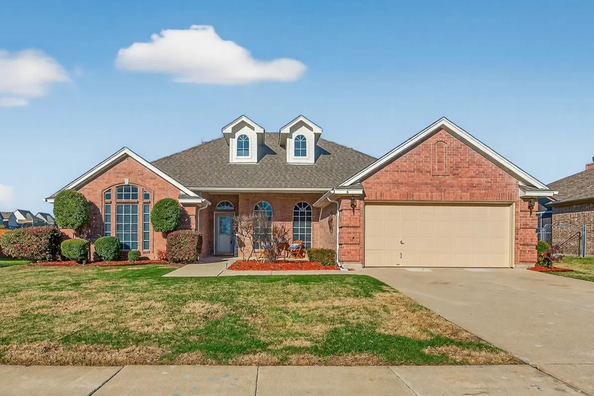 105 Canterbury Drive, Saginaw, TX 76179