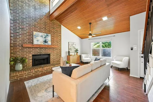 1008 Forest Creek Street, Benbrook, TX 76126