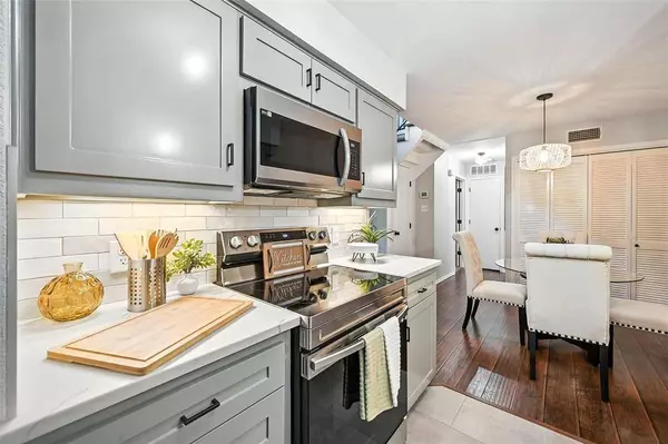 1008 Forest Creek Street, Benbrook, TX 76126